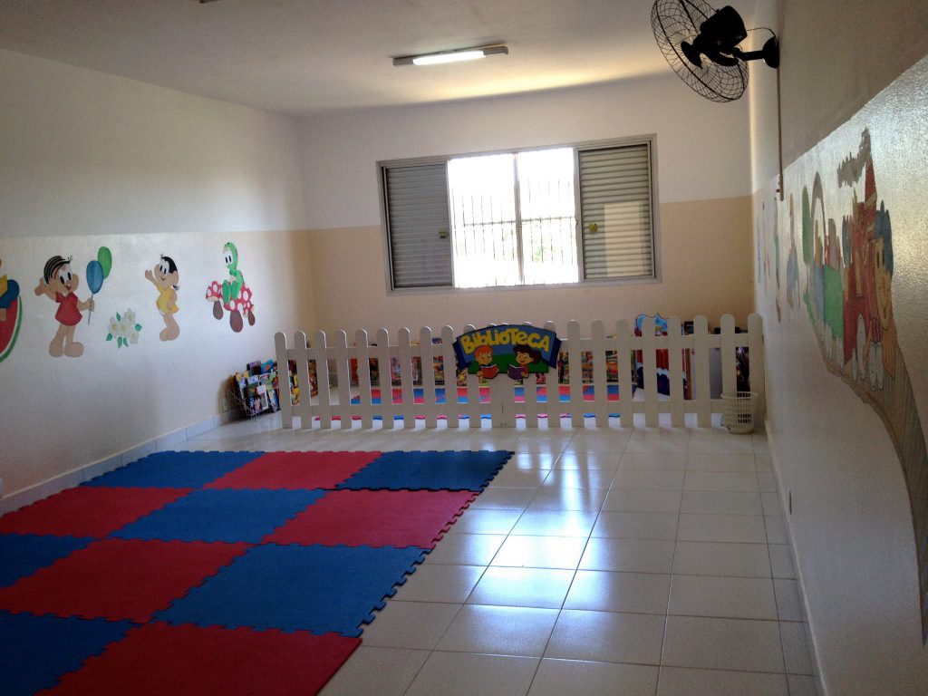 Sala multiuso c/ biblioteca